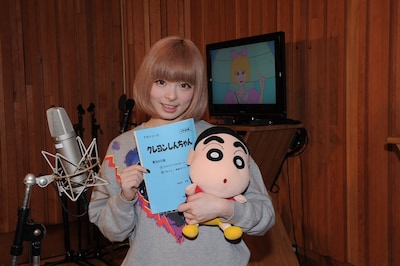 本人役のアフレコに挑戦したきゃりーぱみゅぱみゅ。(C)臼井儀人 / 双葉社・シンエイ・テレビ朝日・ADK