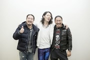 今週の人気の画像1位は「雅-MIYAVI-×BOBO×笑い飯・西田がPVで奇跡の共演」より、笑い飯・西田幸治、雅-MIYAVI-、BOBO(写真左より)。