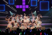 「AKB48 リクエストアワー セットリストベスト100 2013」2日目の様子。73位「キスだって左利き」を披露するSKE48。（C)AKS