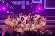 「AKB48 リクエストアワー セットリストベスト100 2013」2日目の様子。71位「アイシテラブル！」を披露するSKE48。（C)AKS