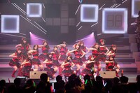 「AKB48 リクエストアワー セットリストベスト100 2013」2日目の様子。66位「お待たせSet list」を披露するチームKII。（C)AKS