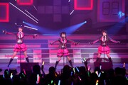 「AKB48 リクエストアワー セットリストベスト100 2013」2日目の様子。65位「クロス」を披露する井口栞里、高柳明音、松本梨奈。（C)AKS