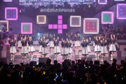 「AKB48 リクエストアワー セットリストベスト100 2013」2日目の様子。64位「桜の花びらたち」を披露。（C)AKS