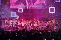 「AKB48 リクエストアワー セットリストベスト100 2013」2日目の様子。アンコールで「Ruby」を披露するチームA。（C)AKS