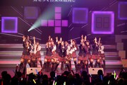 「AKB48 リクエストアワー セットリストベスト100 2013」3日目の様子。50位「大声ダイヤモンド」を披露するAK48若手メンバーたち。（C)AKS