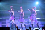「AKB48 リクエストアワー セットリストベスト100 2013」3日目の様子49位「純愛のクレッシェンド」を披露する峯岸みなみ、高橋みなみ、小嶋陽菜。（C)AKS