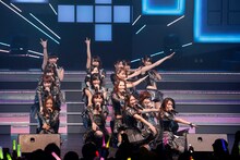 「AKB48 リクエストアワー セットリストベスト100 2013」3日目の様子。48位「RESET」を披露するチームK。（C)AKS
