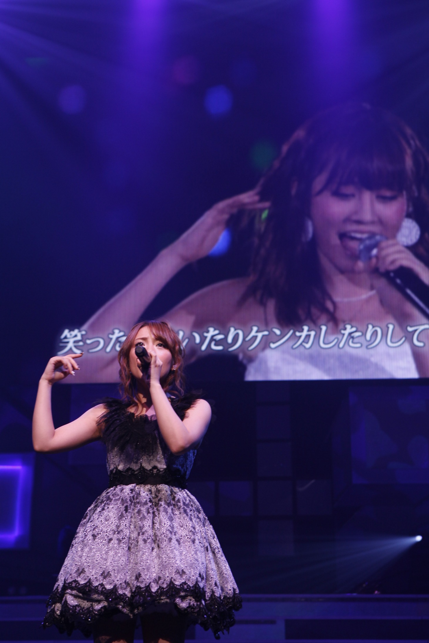 「AKB48 リクエストアワー セットリストベスト100 2013」3日目の様子。41位「思い出のほとんど」を披露する高橋みなみ。（C)AKS