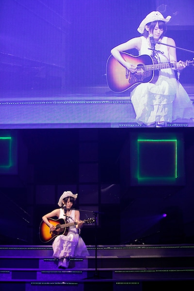 「AKB48 リクエストアワー セットリストベスト100 2013」3日目の様子。40位「ジャングルジム」を披露する山本彩。（C)AKS