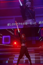 「AKB48 リクエストアワー セットリストベスト100 2013」3日目の様子。37位「愛しさのアクセル」を披露する高橋みなみ。（C)AKS