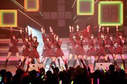 「AKB48 リクエストアワー セットリストベスト100 2013」3日目の様子。35位「片想いFinally」を披露するSKE48。（C)AKS