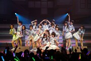「AKB48 リクエストアワー セットリストベスト100 2013」3日目の様子。33位「ナギイチ」を披露するNMB48。（C)AKS