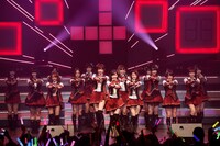 「AKB48 リクエストアワー セットリストベスト100 2013」3日目の様子。30位「言い訳Maybe」を披露するAKB48。（C)AKS