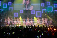 「AKB48 リクエストアワー セットリストベスト100 2013」3日目の様子。28位「青春のラップタイム」を披露するNMB48。（C)AKS