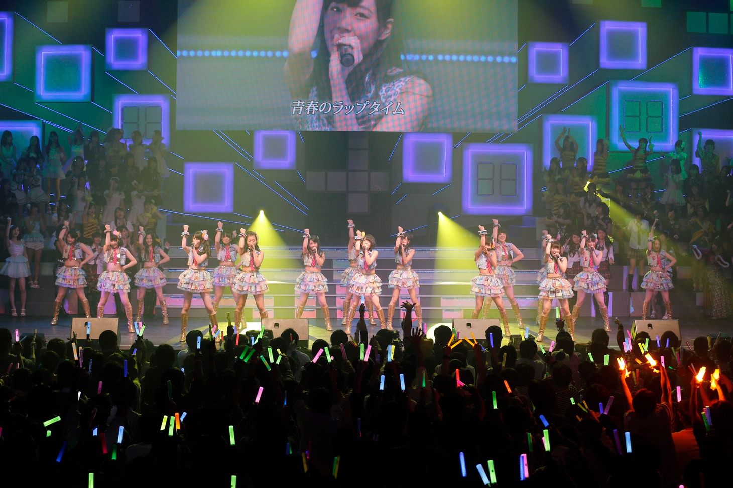 「AKB48 リクエストアワー セットリストベスト100 2013」3日目の様子。28位「青春のラップタイム」を披露するNMB48。（C)AKS
