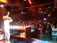 DJやついいちろう