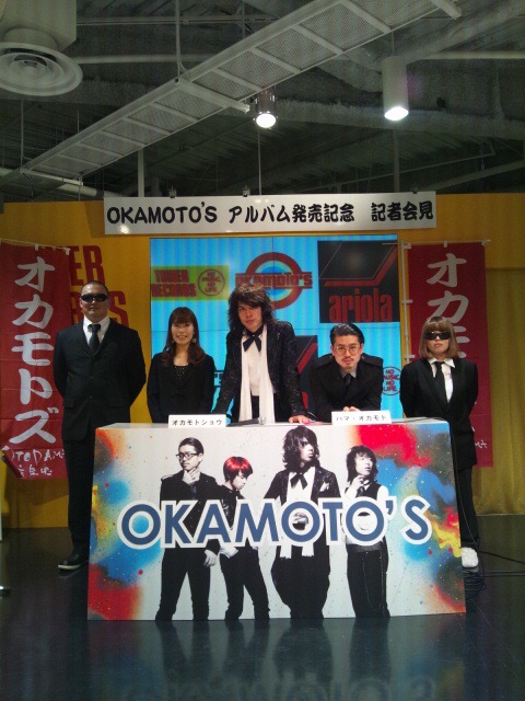写真は「OKAMOTO'S アルバム発売記念 記者会見～OKADAMA'13～」の様子。