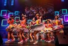 「AKB48 リクエストアワー セットリストベスト100 2013」4日目の様子。21位「北川謙二」を披露するNMB48。（C)AKS