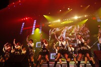 「AKB48 リクエストアワー セットリストベスト100 2013」4日目の様子。18位「孤独なランナー」を披露するSDN48。（C)AKS