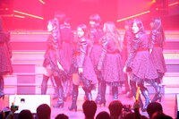 「AKB48 リクエストアワー セットリストベスト100 2013」4日目の様子。16位「UZA」を披露するAKB48。（C)AKS