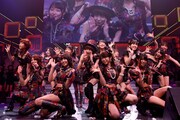 「AKB48 リクエストアワー セットリストベスト100 2013」4日目の様子。3位「上からマリコ」を披露するAKB48。（C)AKS
