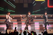「AKB48 リクエストアワー セットリストベスト100 2013」4日目の様子。2位「奇跡は間に合わない」を披露する野中美郷、宮澤佐江、松井珠理奈。（C)AKS