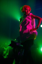 1月27日の「木村カエラ LIVE Synchronicity TOUR 2013」神奈川・伊勢原市民文化会館公演の模様。