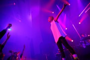 1月27日の「木村カエラ LIVE Synchronicity TOUR 2013」神奈川・伊勢原市民文化会館公演の模様。