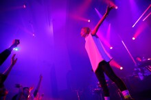 1月27日の「木村カエラ LIVE Synchronicity TOUR 2013」神奈川・伊勢原市民文化会館公演の模様。