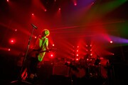 1月27日の「木村カエラ LIVE Synchronicity TOUR 2013」神奈川・伊勢原市民文化会館公演の模様。