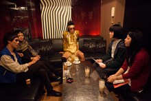 インタビューを受けるN'夙川BOYSの3人。写真左からマーヤLOVE、リンダdada、シンノスケBOYs。