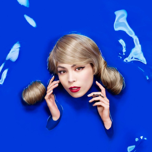 紗羅マリー「BLUE」ジャケット