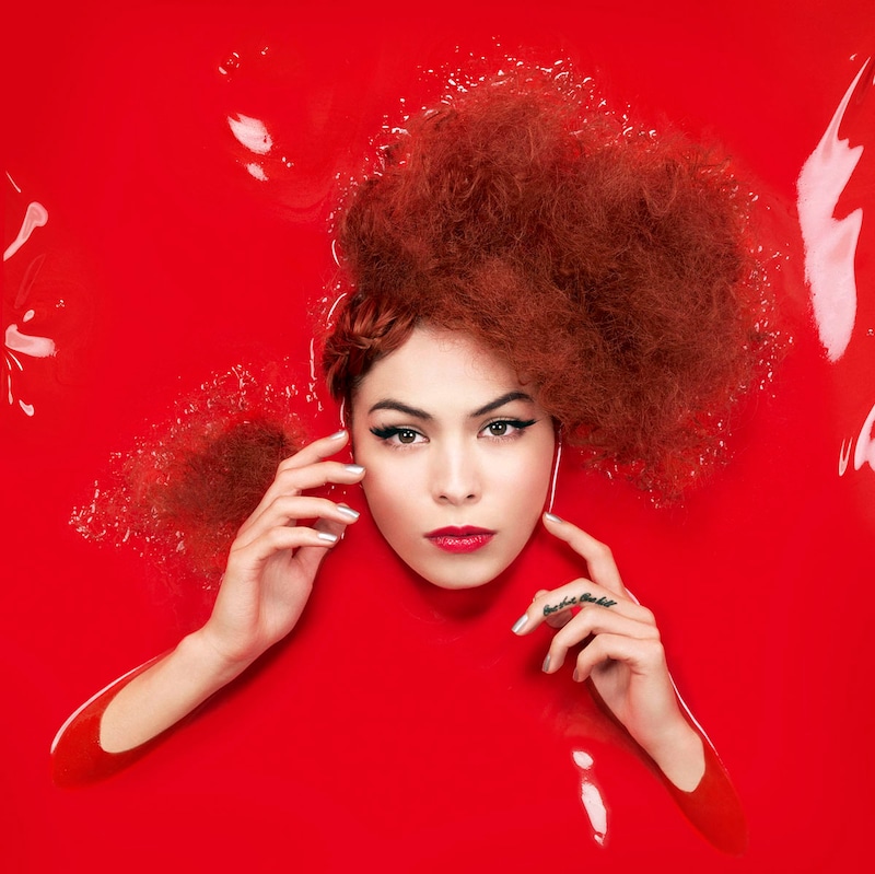 紗羅マリー「RED」ジャケット