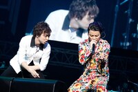 三浦大知（写真左）とKREVA（右）。（27日公演）