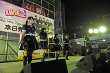 LinQ Qty（キューティー）によるパフォーマンス。