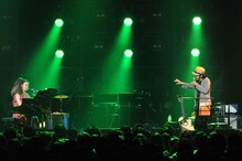 Charaと七尾旅人のコラボレーションの模様。