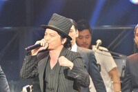 アンコールにて、RHYMESTER「ONCE AGAIN」に乗せてラップするKREVA。