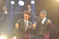 アンコールにて、RHYMESTER「ONCE AGAIN」に乗せてノリノリのユースケ・サンタマリアといとうせいこう。