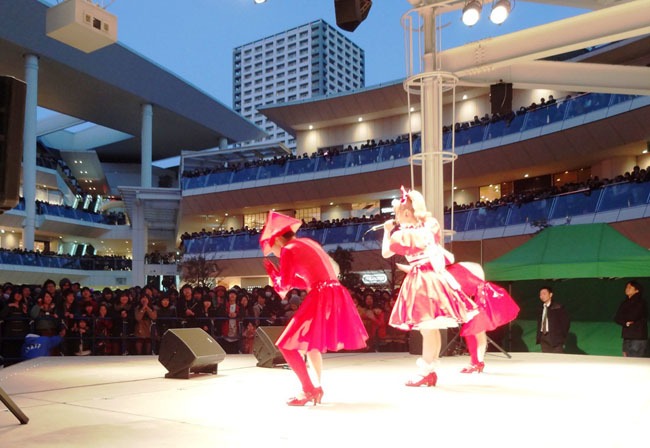 1月30日にラゾーナ川崎で行われた「きゃりーの100%ぱみゅぱみゅライブ 2013」の模様。