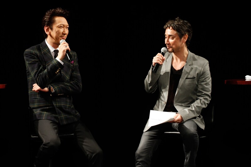 布袋寅泰（写真左）とクリス・ペプラー（右）。