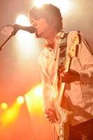 鈴木雄太（Vo, G）（撮影：古溪一道）