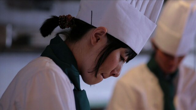 料理人を目指すもののうまくいかない日々を送る主人公を鳥居みゆきが演じる。