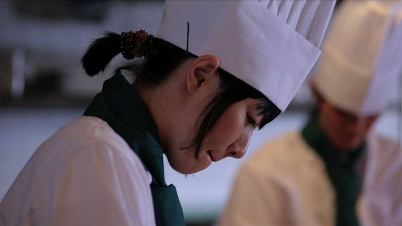 料理人を目指すもののうまくいかない日々を送る主人公を鳥居みゆきが演じる。