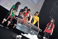 「押すなよ、絶対押すなよ！」と熱湯風呂にまたがる玉井詩織。