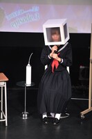 顔を隠して登場した古屋マネージャー。