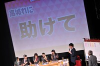 第6戦「ももクロ VS. お父さん」より。高城れにが好きな言葉として挙げた「助けて」はマンガ「るみちゃんの事象」に出てきた「嘘偽りの無い言葉」。