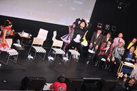 第7戦「ももクロ VS. 浅草」より。山里亮太（南海キャンディーズ）のえびぞりジャンプ。