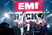 布袋寅泰と雅-MIYAVI-。（撮影：山本倫子）