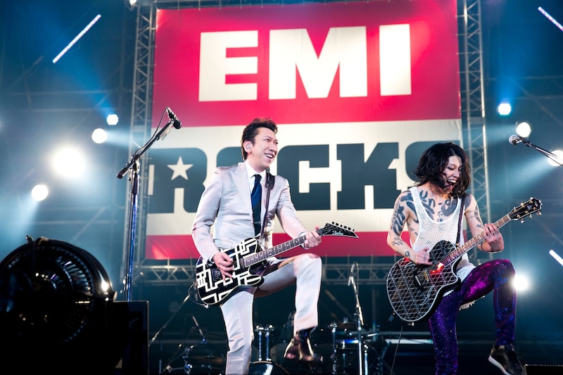 布袋寅泰と雅-MIYAVI-。（撮影：山本倫子）