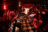 2月3日に行われたキュウソネコカミの東京・下北沢SHELTER公演の様子。Photo by Viola Kam（V'z Twinkle Photography）